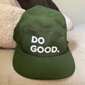 Dark green Cotopaxi 5 panel hat
